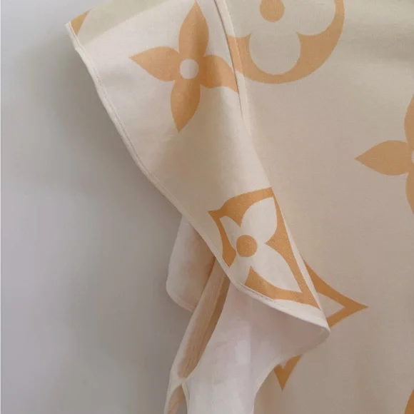 Louis Vuitton Ruffled sleeve T-shirt Cream and Gold Monogram Top - Picture 4 of 13